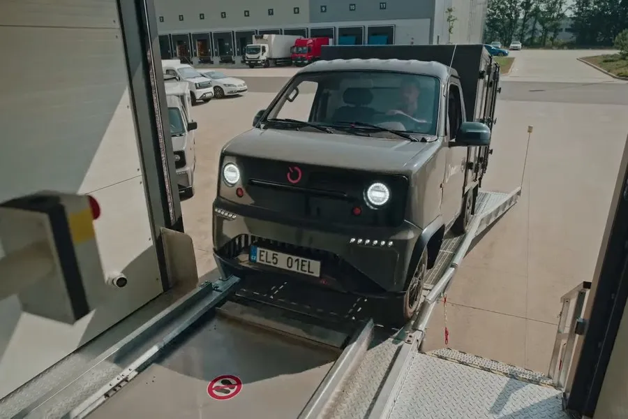 A vehicle driving up the ramp into the swap station